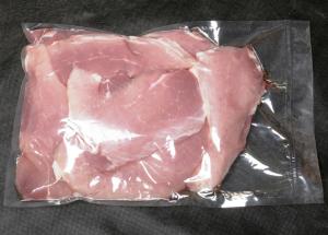 Вакуумная упаковка заготовок духовой свинины в вакуумные пакеты